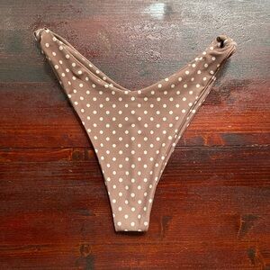 SKATIE
The Salty Blonde St. Bartz
Suzanne bottom
M
Gently worn in good condition